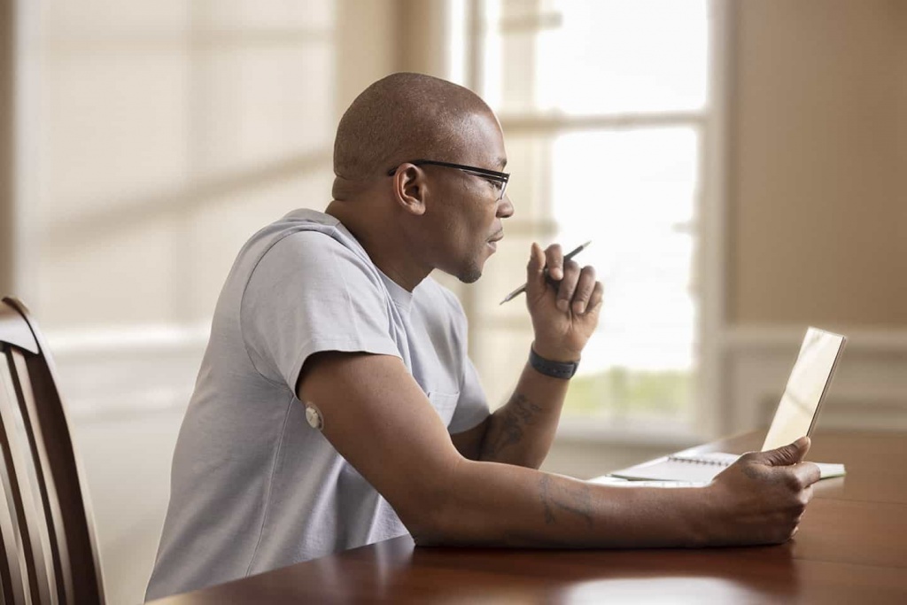 Dexcom-G7-James-studying.jpg